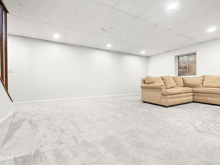 1012 Bainbridge Dr — Photo 32