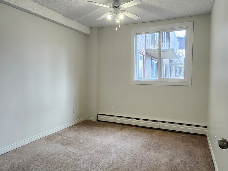 5045 Whitemud Rd NW — Photo 13