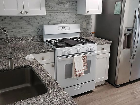 2nd image of 13568 Highland Mews Ct