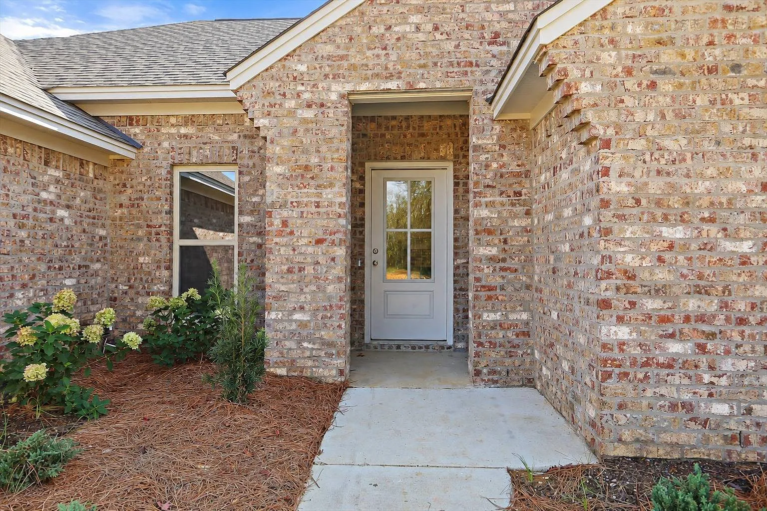 4 bed, 2.0 bath, 1788 sqft, $2,300 — Photo 3