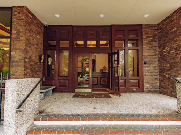 929 North Astor STREET #906, Milwaukee, WI 53202