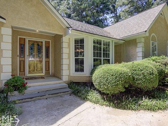 2nd image of 95 Woodridge Pl