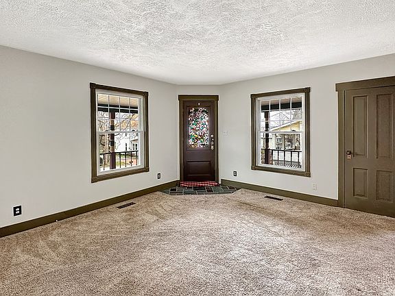 5th image of 94 E Main St