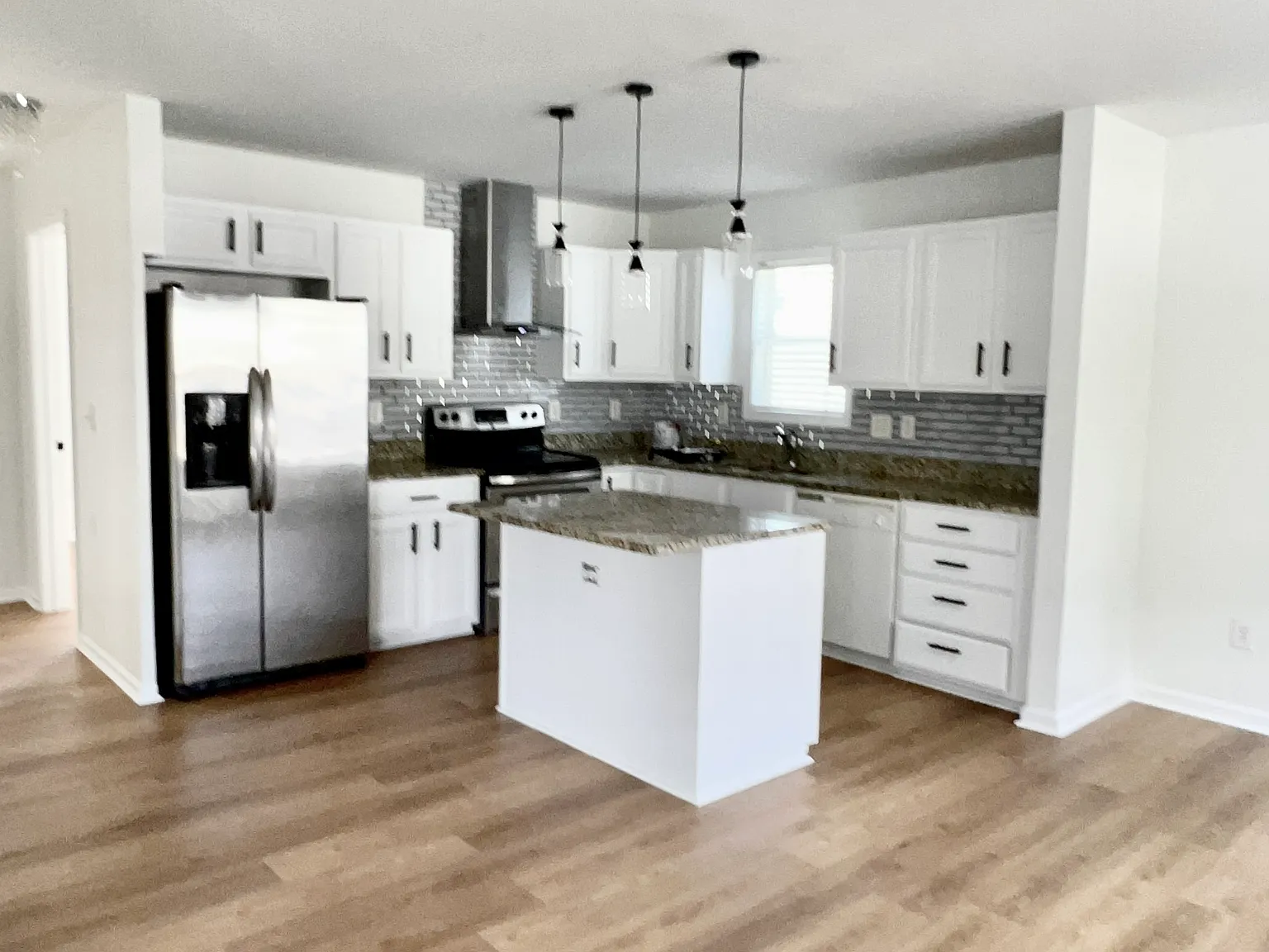 3 bed, 1600 sqft, $2,100 — Photo 3