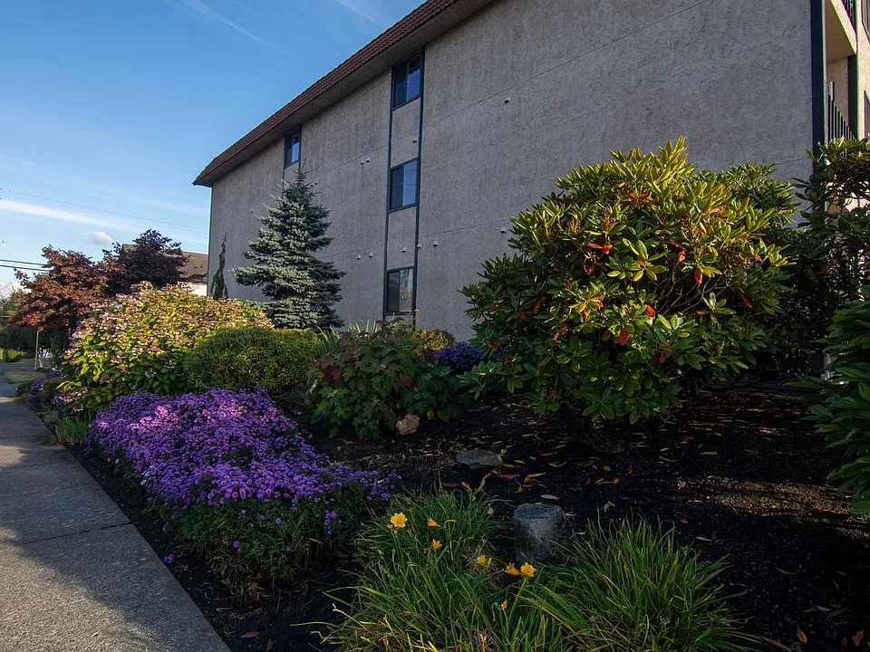 3207 Colby Ave #303