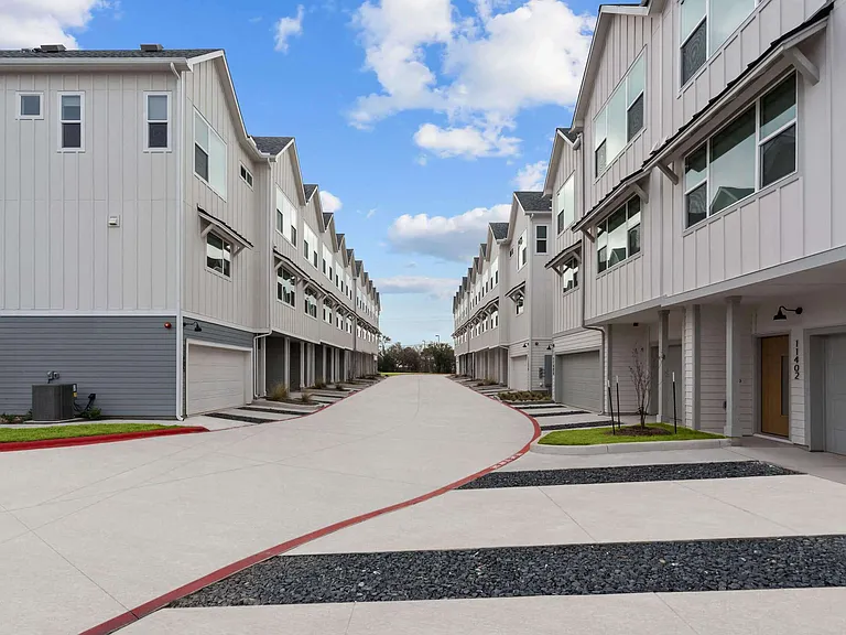 Villae ATX Luxury Rental Townhomes — Photo 29