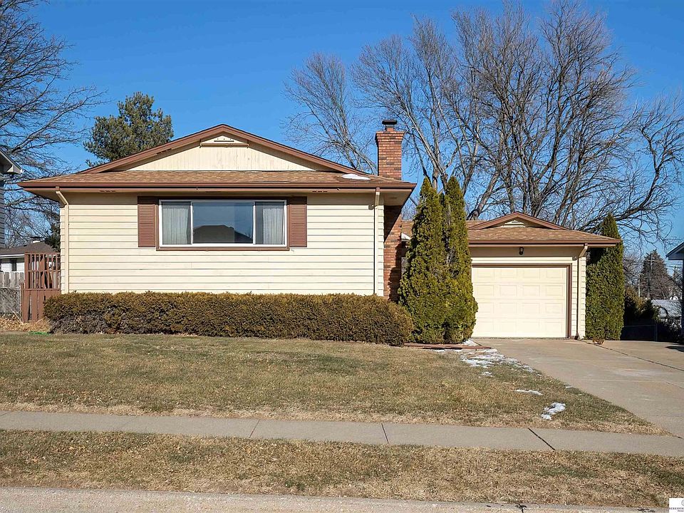1st image of 8816 Pine Dr