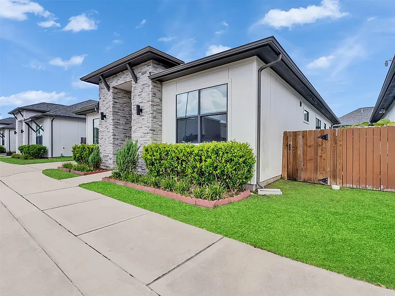 10330 Grove Row Ave — Photo 5