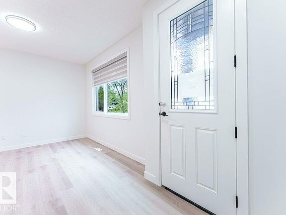 3rd image of 6920/6922 106th St NW