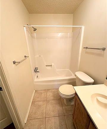 5th image of 700 Fairfax Dr APT 124