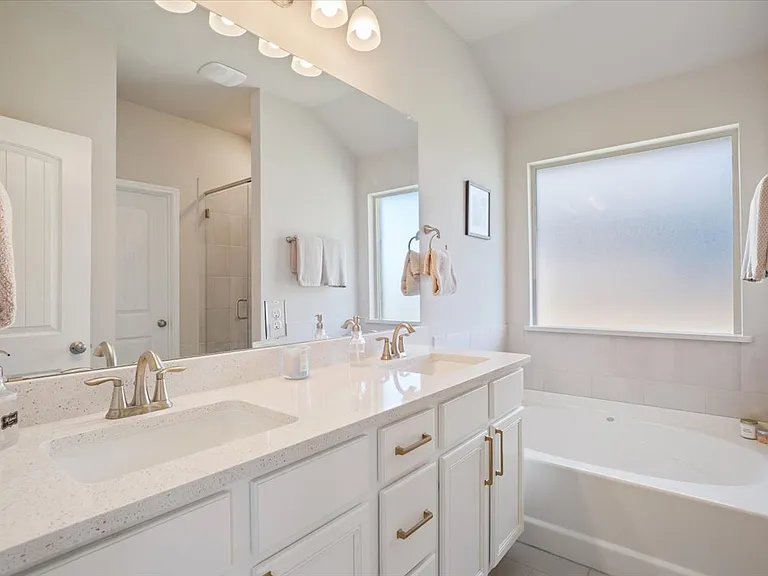 5737 Saint Charles Dr — Photo 15