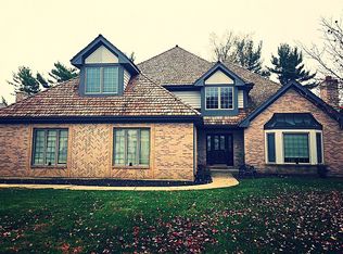 638 Robinwood Ct, Wheaton, IL 60189