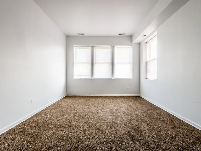 109 N Laramie Ave — Photo 21