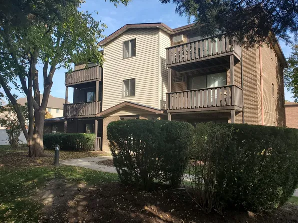 720 W 65th St APT 2, Westmont, IL 60559