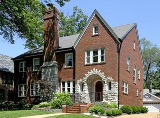 7435 Byron Pl, Saint Louis, MO 63105