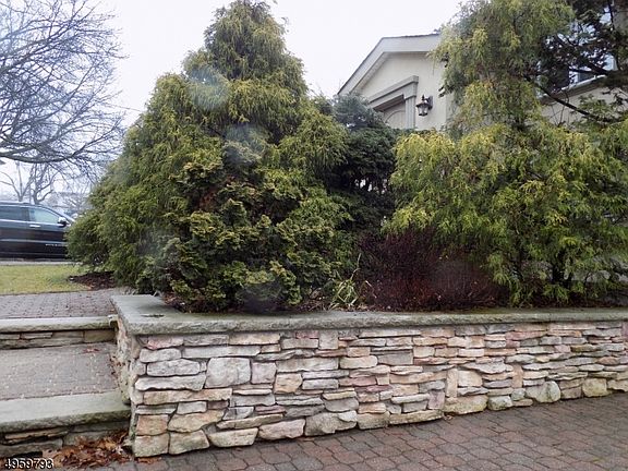 4th image of 75 Woodland Ave