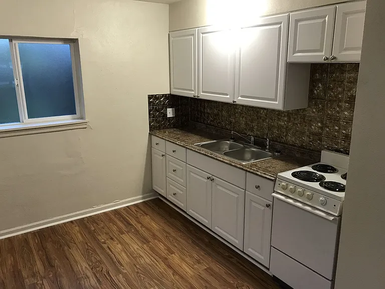 166-Gerth Apartments — Photo 7