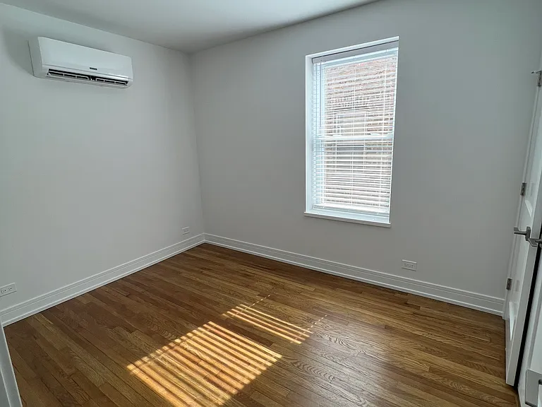 1334 W Elmdale Ave #3R — Photo 5