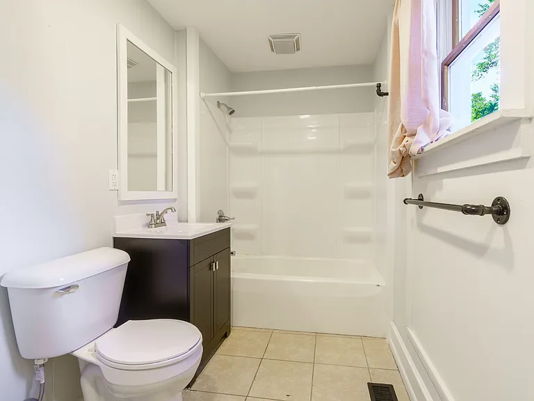 815 Douglas St #2 — Photo 10