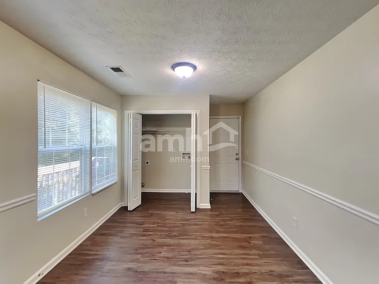1509 Locomotive Dr NE — Photo 4