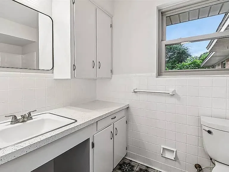 326 Harman St — Photo 4