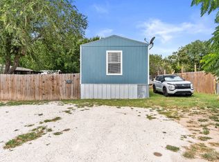 200 Chad Ln, Center Point, TX 78010