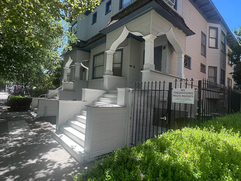 1106 E St #5