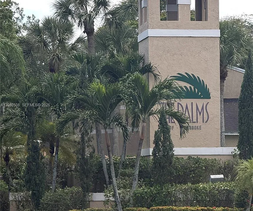 351 Palm Way #303