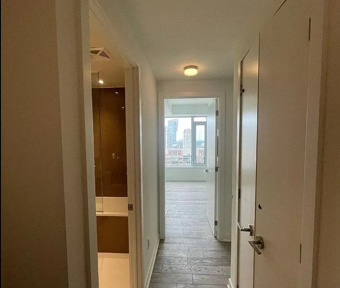 11 Yorkville Ave W #1913 — Photo 10