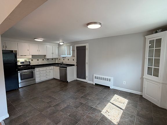 3rd image of 52 Carver Rd E