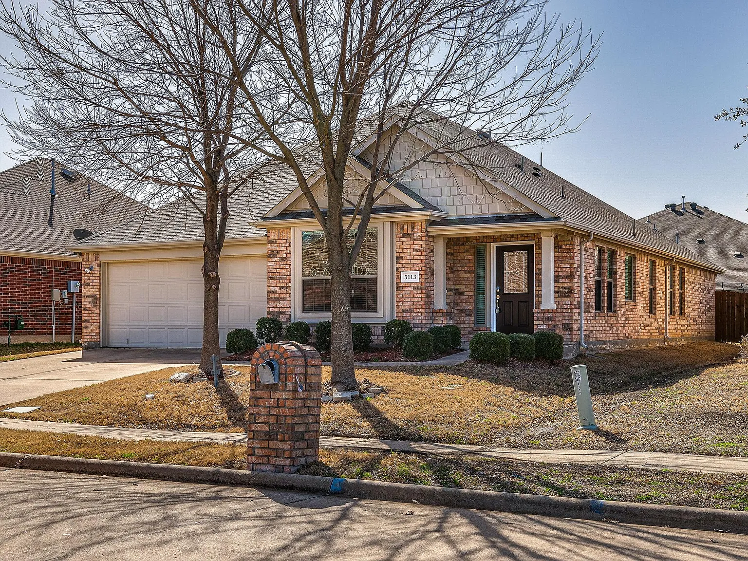 3 bed, 2110 sqft, $2,690 — Photo 2
