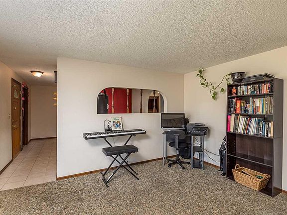 4th image of 827 W 25th Ave