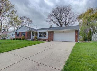 W173N8505 Westbridge Ave, Menomonee Falls, WI 53051