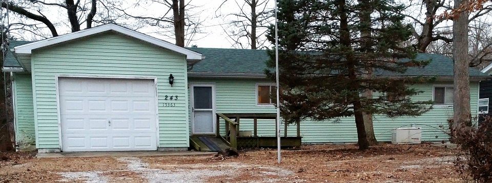 1st image of 15363 Pear Ln