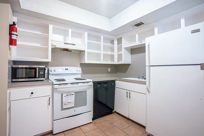 9104 Quail Creek Dr #B — Photo 11