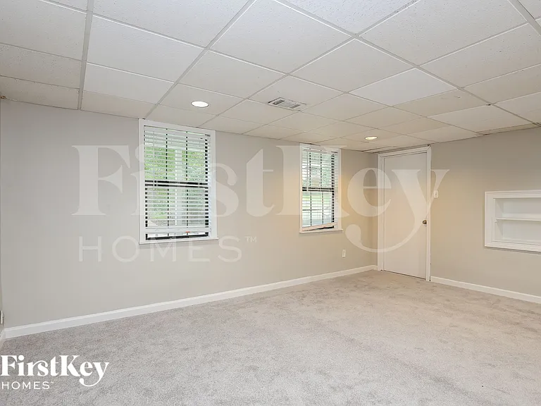 3800 Charlotte Dr — Photo 13