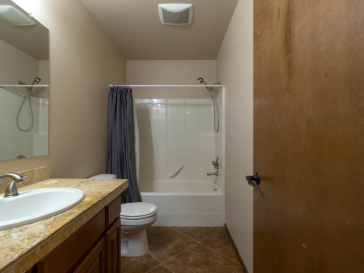 3 bed, 2.5 bath, 1600 sqft, $2,000 — Photo 4