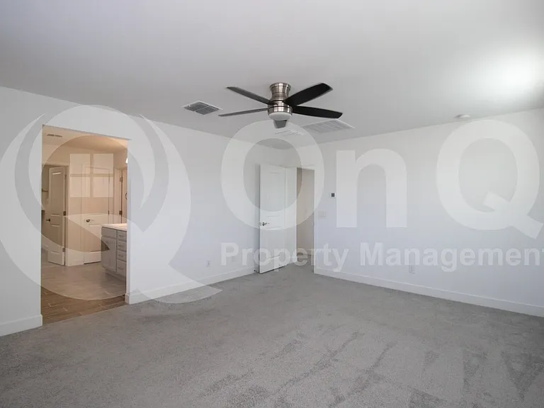 11818 S 54th Ln — Photo 11