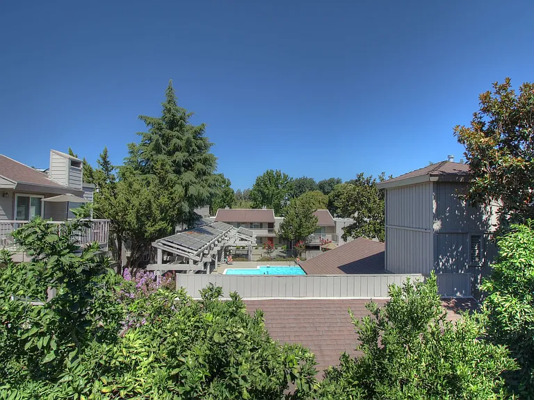 2950 Portage Bay — Photo 69