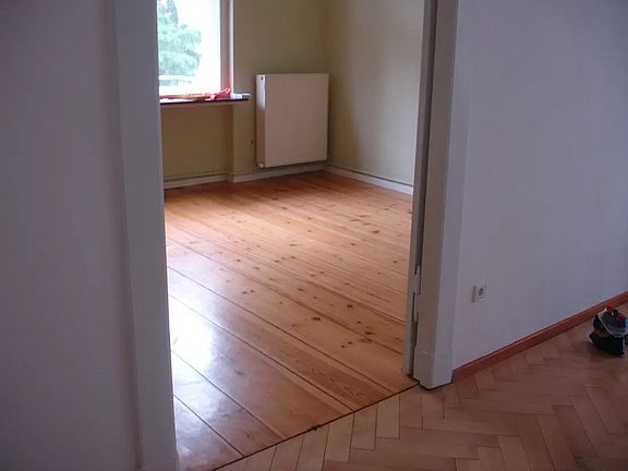 4th image of 2031 Davis Ave