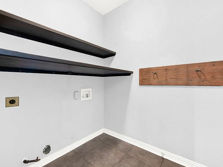 1413 Westmont Dr — Photo 24