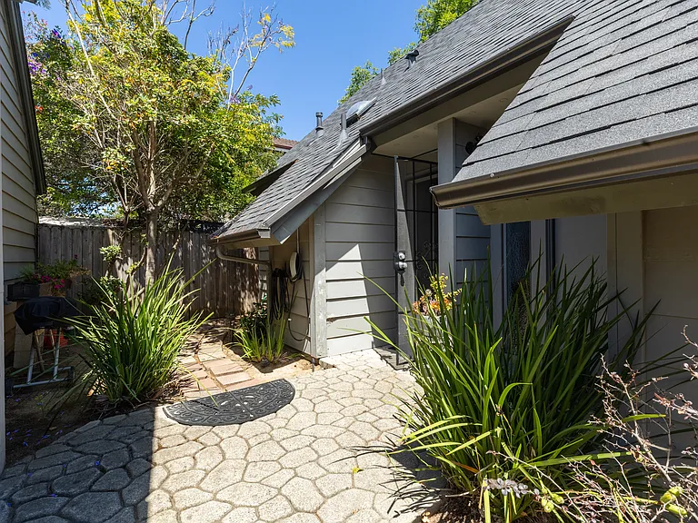 411 E Foothill Blvd #3 — Photo 19