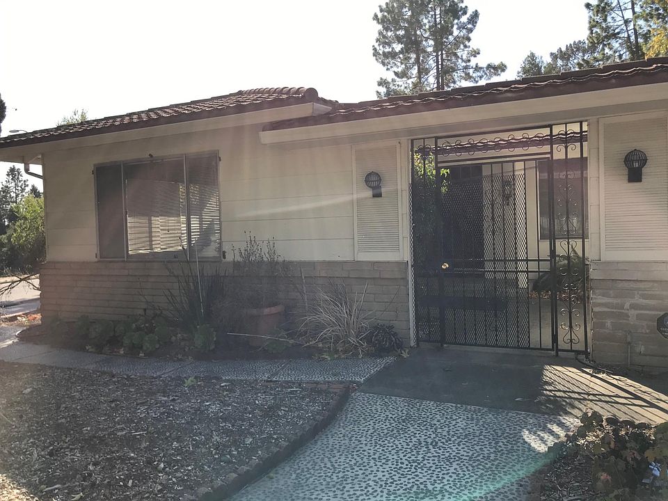 1st image of 8199 Surrey Ln