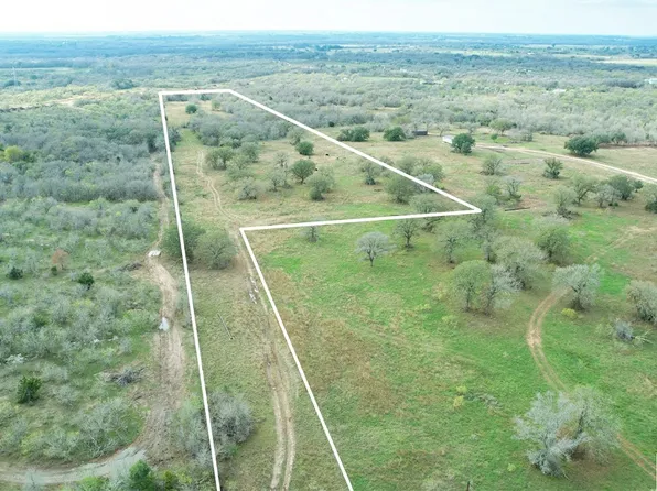 812 Fox Ln, Lockhart, TX 78644