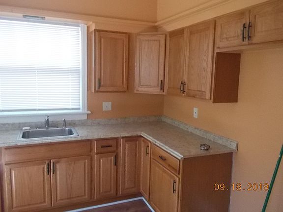 NEW KITCHEN WITH NEW APPLIANCES