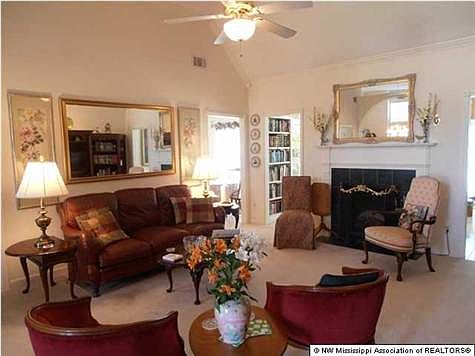 4th image of 111 Leslie Dr