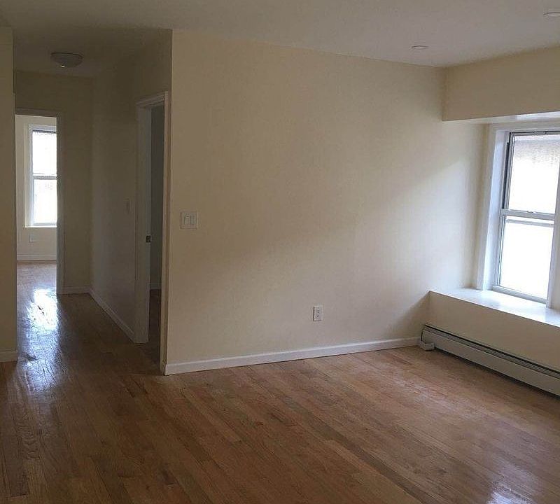 1st image of 24 Bay 20 St