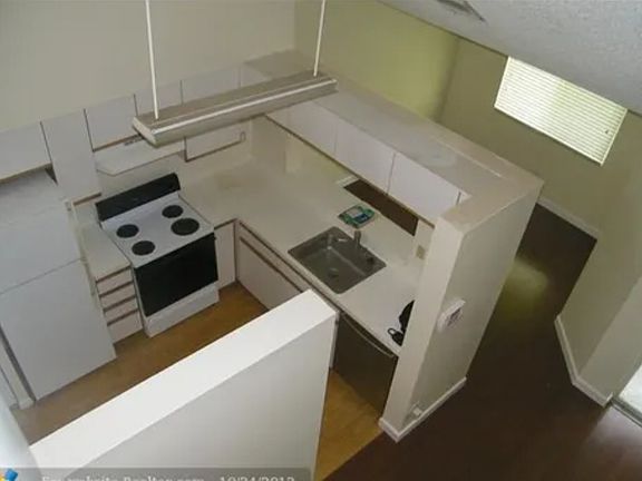 3rd image of 716 NW 92nd Ave