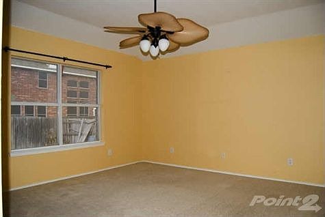 5th image of 604 Crystal Brook Dr