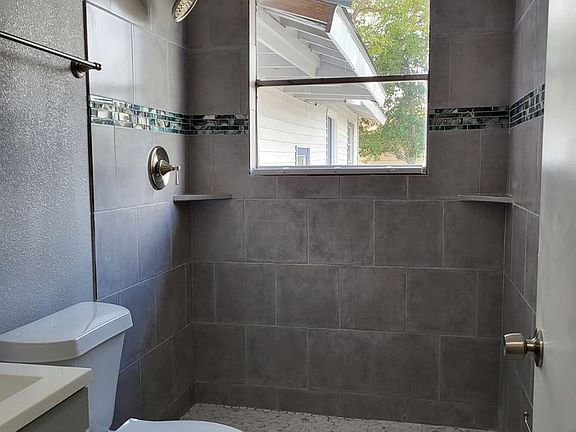 5th image of 703 Milvid Ave #A